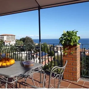 La Magnolia , Aci Trezza Italia